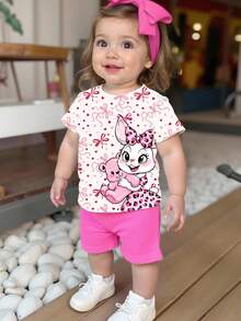 女婴可爱印花圆领短袖T恤，适合派对和聚会穿着，饰有蝴蝶结、爱心、兔子和小熊图案，轻盈舒适，适合春夏穿着，时尚休闲，可用于户外活动、上学、派对、野餐和送礼，也适合秋冬季穿着。 - 玫紅色 - 查看 3