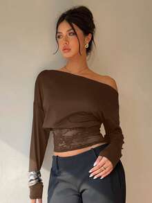 Siren Gaze 女士蕾丝拼接斜肩长袖T恤，秋冬新品 - 棕色 - 查看 3