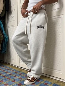 Manfinity Roghcode 男士休闲抽绳腰带运动裤，撞色弹力设计，饰有刺绣，街头风，适合朋友聚会、情侣装、宽松版型，印花图案，日系风格，男女皆宜，我爱我的女朋友 - 灰色 - 查看 3