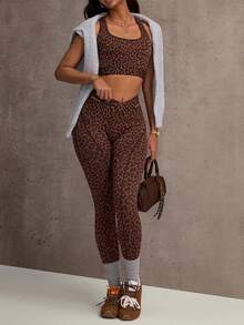 Dewbera 2件套女士无缝性感豹纹高弹力交叉腰带跑步、健身、瑜伽七分紧身裤和吊带背心运动套装 - 咖啡棕 - 查看 5