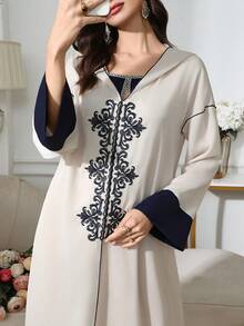 Al Najma 女士花卉刺绣落肩长袖休闲连帽长袍连衣裙 - 杏色 - 查看 6