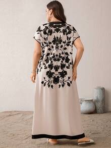 SHEIN Essnce Plus-Size Women's Pink Floral Elegant V-Neck Short-Sleeved Long Dress,Summer Tropical Holiday Al-Adha Loose Comfortable Jalabiya With Pockets - Apricot - View 2
