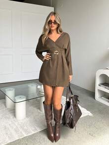 Siren Gaze 新款V领金属纽扣迷你连衣裙，棕色，秋冬款 - 棕色 - 查看 3