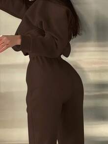 SHEIN BamGlam 巴黎简约数码印花正面休闲舒适百搭女士羊毛运动衫和裤子套装 - 咖啡棕 - 查看 2