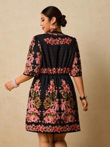 Travachic 大码女式黑色碎花连衣裙，V领短袖收腰短裙，早春海岛度假浪漫连衣裙，波西米亚风连衣裙 - 黑色 - 查看 3