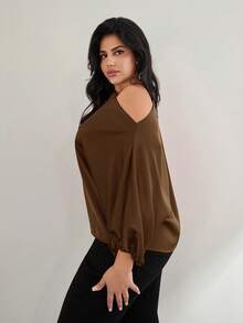 SHEIN Privé Áo kiểu nữ cỡ lớn màu trơn tay cánh dơi, kiểu dáng thanh lịch, vai lệch. - Lạc đà - Xem 5