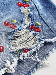 SHEIN MOD 女士樱桃刺绣做旧口袋休闲牛仔短裤，牛仔短裤，7月4日服装，茶会牛仔短裤，度假装扮，可爱夏季短裤，度假套装 - 中等水洗藍 - 查看 4