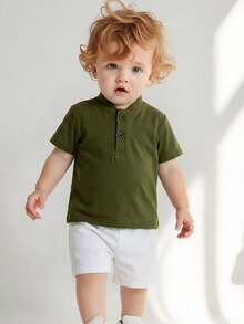 Souflis Souflis مجموعة قميص كم قصير بياقة عالية وبنطال بلون متباين مناسبة للأطفال الصبية في الصيف، 2 قطعة - متعدد الألوان - مشاهدة 7