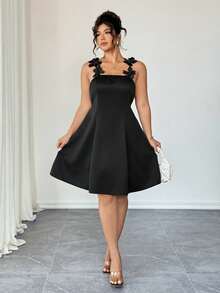 Elenzga 大码女式优雅3D立体花卉装饰黑色纹理面料修身吊带连衣裙，收腰设计，A字廓形，显瘦，适合返校、毕业典礼、情人节、音乐节、母亲节、万圣节、感恩节、复活节、国庆节、晚会、约会、派对、婚礼、户外活动等场合。 - 黑色 - 查看 4