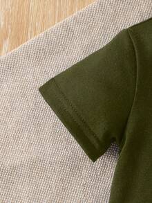 Souflis Souflis مجموعة قميص كم قصير بياقة عالية وبنطال بلون متباين مناسبة للأطفال الصبية في الصيف، 2 قطعة - متعدد الألوان - مشاهدة 6