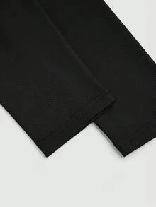 Sweetra 2 piezas Conjunto de mujer talla grande con diseño plisado y decoración de flor de metal vintage elegante, blusa asimétrica de hombros descubiertos de manga larga y pantalones rectos casuales y sueltos, estilo universitario, adecuado para primavera y verano