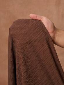 Zivah 2026春夏U型金属扣前褶皱腰部抽绳连衣裙，竖条纹纹理面料，休闲度假连衣裙，深棕色 - 摩卡棕 - 查看 9