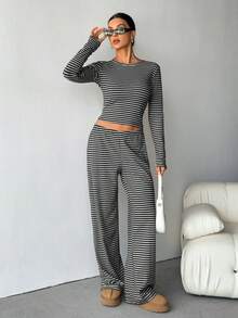 SHEIN Tall 女士休闲家居睡衣套装,包含条纹圆领长袖T恤和宽松条纹直筒裤,适合日常穿着、运动、春夏/夏季、返校季穿着。棕色条纹两件套,舒适两件套,长袖两件套。 - 灰色 - 查看 7