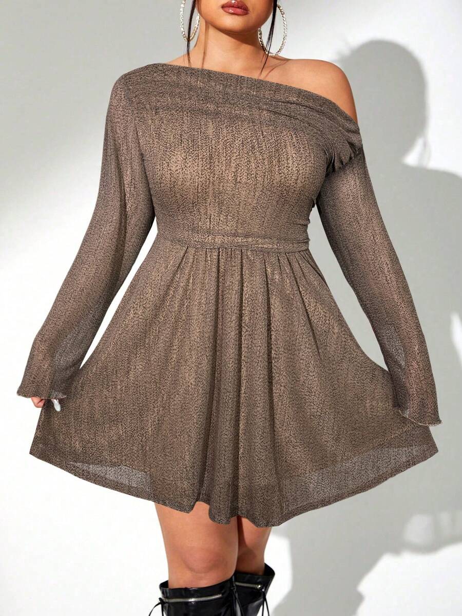 SHEIN ICON 大码纯色不对称领口优雅长袖连衣裙 - 卡其色 - 查看 1