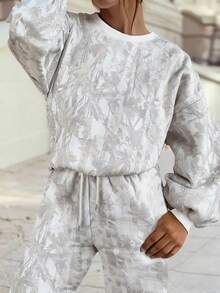 Rovax Leaf Camouflage Printed Extra-Large Plus Size Women's Crew Neck Sweatshirt And Sweatpants Two Pieces Set For Fall And Winter - Grey - View 1