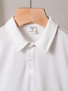 SHEIN Little Byeori 3件套男童舒适日常百搭休闲时尚学院风套装，简约撞色拼接，藏蓝色背心短裤搭配白色针织Polo衫，适合春夏季节、日常生活、运动、校园活动、聚会、节日庆典、演出、摄影、返校季等场合。 - 棕色 - 查看 4