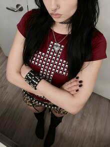 SHEIN 哥特朋克摇滚嘻哈女式短袖T恤，性感显瘦，时尚休闲基础款露脐上衣，Y2K 复古少女装 - 酒紅色 - 查看 5