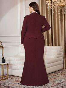Modelyn Gaun Pesta Elegan Wanita Ukuran Besar dengan Dekorasi Mutiara Imitasi & Berlian Imitasi, Kerah Tegak, Hem Model Duyung, Gaun Ukuran Besar Pas Badan Warna Burgundy untuk Musim Gugur - Burgundy - View 2