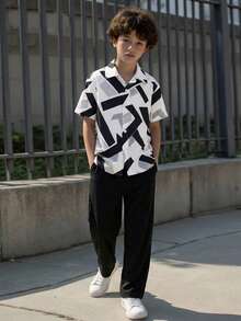 SHEIN Vacaura 2件套 青少年男童休闲通勤几何线条印花短袖衬衫和裤子套装 - 黑色 - 查看 2