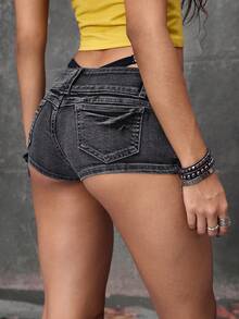 SHEINxHITOMI ROMWE 复古做旧骷髅头铆钉超低腰性感女士牛仔短裤 - 淺灰色 - 查看 3