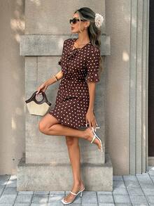 Pariaura 女士优雅法式V领短袖系腰荷叶边下摆波点短裙，春夏款 - 棕色 - 查看 3