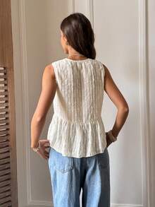 Serisse 女士夏季休闲度假简约纯色纹理面料V领前系带荷叶边下摆无袖衬衫 - 杏色 - 查看 2