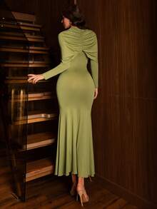 Modelyn Damen Mode elegantes Taillen-Drapierung mit Metall-Dekor V-Ausschnitt 2 in 1 Dekonstriertes Doppellagen Brustgeraffte Langarm Maxikleid, Frühling/Sommer - Grün - Übersicht 2