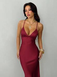 SHEIN PETITE 酒紅色夏季優雅派對女款緞面深V領細肩帶露背繫帶魚尾長洋裝，低胸貼身伴娘禮服，適合嬌小女性 - 酒紅色 - 查看 3