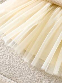 SHEIN 2pcs/Set Baby Girl Spring&Summer Elegant Style Flower Decoration Sleeveless Top&Wesh Short Skirt