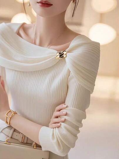 Franclia 1pc Women's Solid Color Off-Shoulder T-Shirt, French Shoulder T-Shirt, Metal Buckle Decor, Ribbed Fabric Women's T-Shirt, Suitable For Commuting And Daily Wear