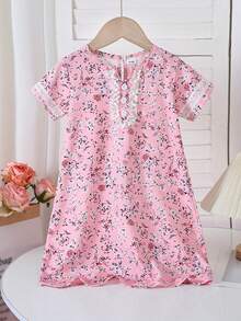 SHEIN Pijama Infantil para Meninas - Camisola Floral Rosa com Detalhe em Renda, Gola Redonda, Manga Curta e Comprimento até o Joelho. Ideal para Todas as Estações, Confortável e Perfeito para as Festas de Fim de Ano de 2026. Presente Essencial para o Berçário, Hora de Dormir, Casual, Vintage, Fofo, para Brincar, Macio e Estiloso para o Dia a Dia. - Rosa - Ver 8