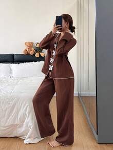 SHEIN 女士翻领撞色滚边蝴蝶结装饰提花长袖睡衣套装 - 咖啡棕 - 查看 5