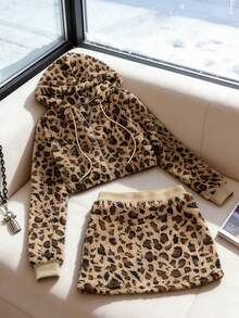 SHEIN Franclia 豹纹帽子、宽松露脐上衣和迷你裙两件套女装 - 棕色 - 查看 1