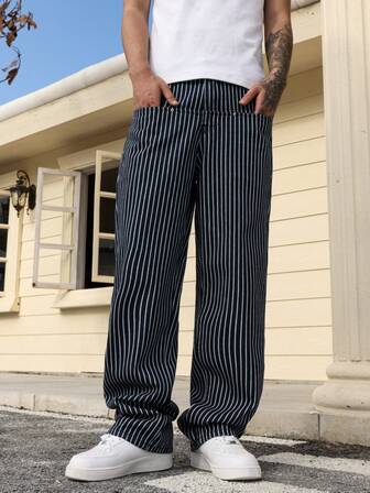 Manfinity Hypemode Jeans rectos y holgados con rayas verticales azules y blancas para hombre