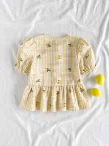 SHEIN Vintaside Kids 年轻女孩夏季休闲乡村度假风柠檬格纹印花荷叶边上衣，泡泡袖，蝴蝶结装饰 - 黃色 - 查看 2