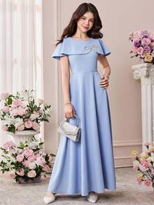 Pitira 这款少女优雅纯色圆领披肩式连衣裙，饰有蝴蝶结腰带，A字版型，适合派对、正式场合、生日聚会、日常穿着、节日庆典、家庭聚会等特殊场合，也可与姐妹装搭配，展现可爱优雅的复古时尚风格。此外，它也适合返校季、优雅派对、约会、通勤、婚礼、生日派对、舞会、伴娘礼服、毕业典礼、宴会等场合。 - 藍色 - 查看 5