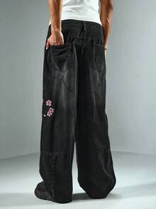 ROMWE MEN Anime Herren Lässig Verwaschen Floral Bestickte Jeans - Schwarz - Übersicht 2