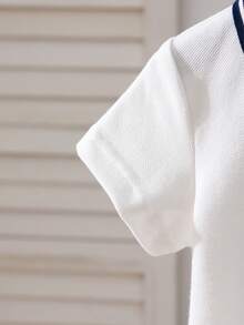 1件婴儿男女通用0-3岁休闲条纹装饰珍珠针织面料短袖POLO连体衣，适合春夏穿着