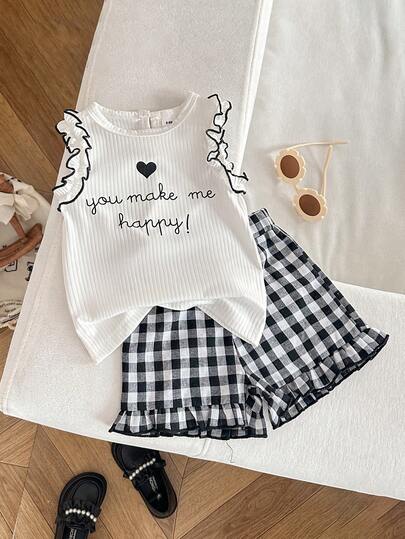 SHEIN Playful Pals 两件套女婴圆领无袖背心，印有英文字母，搭配格子短裤，休闲可爱复古套装，适合夏季日常外出或旅行。
