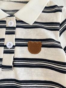 SHEIN Vintaside Kids 幼儿男童夏季短袖翻领连体衣，罗纹翻领设计，舒适贴身，不易变形，经典蓝白条纹图案，简约大方，前襟纽扣闭合，开裆设计方便穿脱，正面绣有骑马图案，精致可爱，适合洗礼、婚礼、派对、正式场合、摄影、度假、上学、鸡尾酒会、生日和日常穿着。 - 黑色 - 查看 14