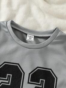 SHEIN Genkimix Kids 两件套男童运动休闲圆领短袖数字印花T恤和印花运动短裤套装，饰有缎带，适合春夏日常穿着、运动、户外活动、上学、聚会、度假等场合。 - 灰色 - 查看 6