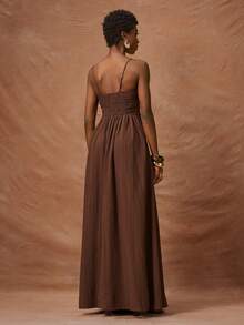 Zivah 2026春夏U型金属扣前褶皱腰部抽绳连衣裙，竖条纹纹理面料，休闲度假连衣裙，深棕色 - 摩卡棕 - 查看 2