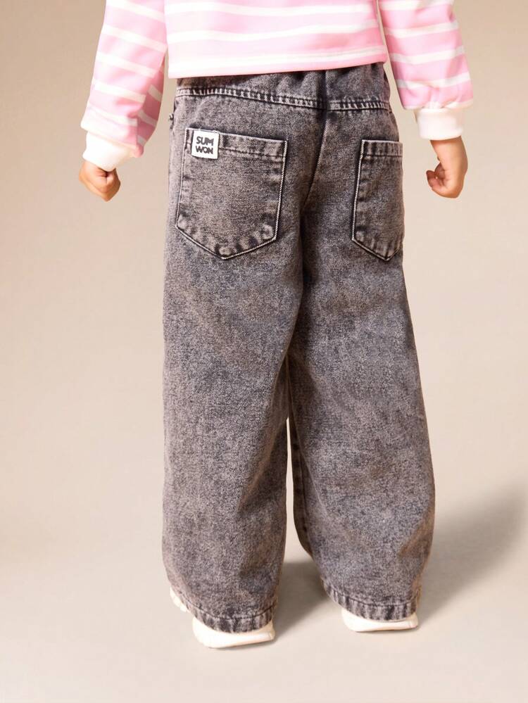 Jeans a gamba larga con applicazione a cuore