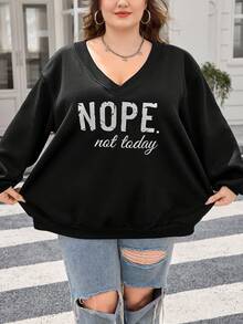 SHEIN CURVE+ ملابس نسائية للحجم الكبير/ملابس الخريف/ملابس الشتاء للنساء/ملابس الشتاء 2 قطعة/مجموعة حجم كبير بتصميم فضفاض وياقة على شكل حرف V مع طباعة حرف NOPE، مناسبة للخريف/الشتاء، بلوزات رياضية للحجم الكبير، بلوزات رياضية للنساء ذوات الحجم الكبير، بلوزات طويلة الأكمام للحجم الكبير، بلوزات رياضية بياقة على شكل حرف V للحجم الكبير/الخريف/الشتاء - أبيض وأسود - مشاهدة 5