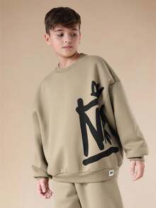 SUMWON Conjunto de sudadera y pantalón jogger con estampado de corona de rey para niños, ajuste relajado, uso casual, atuendo para vacaciones - Beis - Ver 3