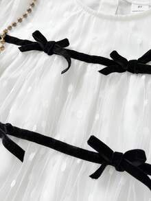 Playful Pals 少女优雅蝴蝶结装饰圆领纽扣后背长袖波点网纱连衣裙，适合春秋季外出、拍照、日常穿着和派对场合。 - 白色 - 查看 5