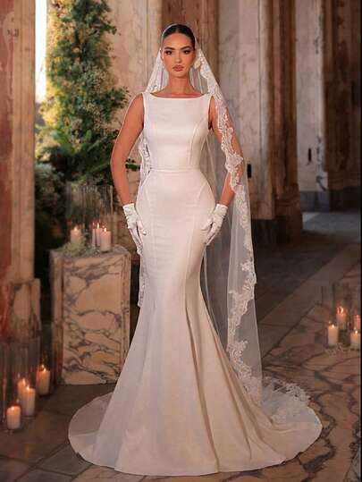 Glamrae Elegant Minimalist High-Waist Bodycon Boat Neck Backless Dress With Detachable Luxurious Pearl Pendant Button Decoration And Extra Long Train, Suitable For Wedding Events, Bridal Gown