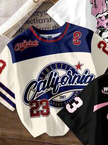 SHEIN EZwear 三件套休闲简约运动涂鸦T恤，适合聚会、派对、机场等场合，图案包含数字、字母和学院风印花，宽松圆领短袖设计，适合夏季穿着，春季印花T恤。 - 彩色 - 查看 4