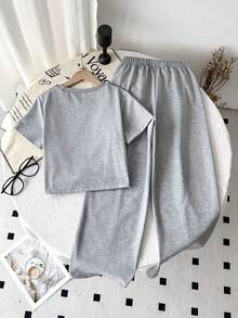 SHEIN 少女风【甜美休闲风！浅灰色3D蝴蝶结休闲两件套】春夏必备慵懒风单品来啦！低饱和度的浅灰色调带来柔和的滤镜效果，短款短袖上衣巧妙勾勒腰线，宽松直筒裤则在修饰身材的同时，巧妙拉长腿部线条。黑色3D蝴蝶结点缀更添甜美休闲气息。 - 灰色 - 查看 2