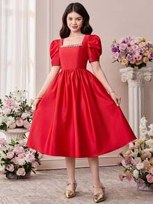 Pitira Đầm chữ A tay phồng ngắn màu đỏ trơn bằng satin, cổ vuông, đính đá, dành cho bé gái, kiểu dáng thanh lịch như công chúa, thích hợp cho các dịp trang trọng, tiệc tùng, sinh nhật, mặc hàng ngày, lễ hội, họp mặt gia đình và các sự kiện đặc biệt, mặc cùng chị em gái, dễ thương, thanh lịch, ngọt ngào theo phong cách retro, thích hợp cho mùa tựu trường, các bữa tiệc sang trọng, hẹn hò, đi làm, thích hợp cho đám cưới, tiệc sinh nhật, dạ hội, váy phù dâu, váy dạ hội trang trọng, lễ tốt nghiệp, Tết Nguyên đán. - Đỏ - Xem 4